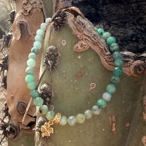Faceted Emerald Crystal Bracelet with Gold Four Leaf Clover Lucky Charm